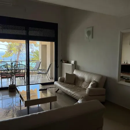 Vakantiehuis Two-storey Beachfront Maisonette