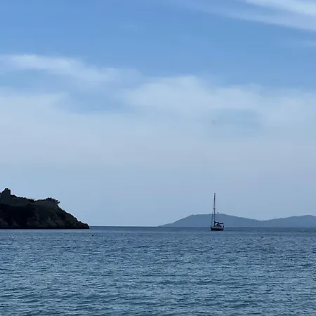 Two-storey Beachfront Maisonette Nyaraló Toróni