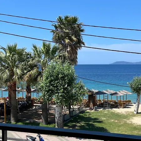 Two-storey Beachfront Maisonette * Toróni