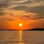 Two-storey Beachfront Maisonette 펜션 토로니