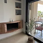 펜션 Two-storey Beachfront Maisonette 토로니