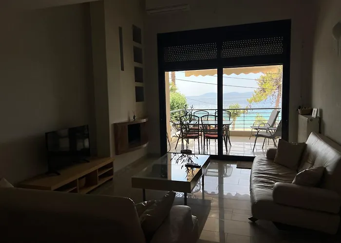 Two-storey Beachfront Maisonette Τορώνη